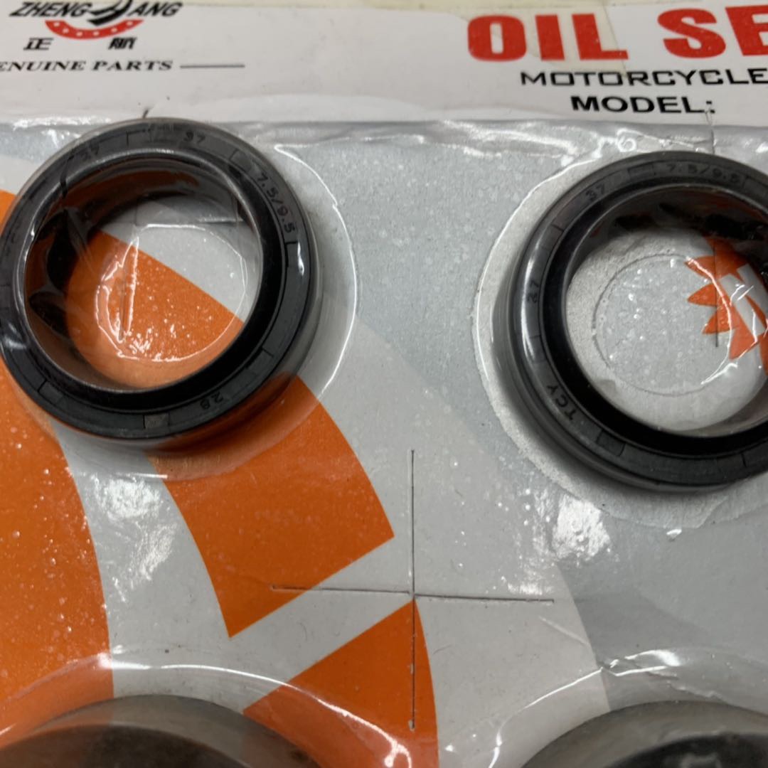 The oil seal and sealing ring of auto parts are corrosion-resistant, heat-resistant and wear-resistant details Picture