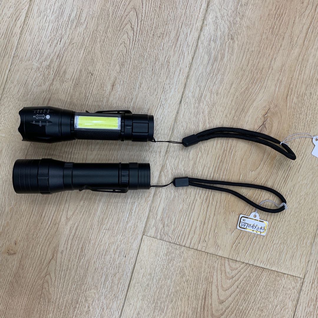 黄色太阳能充电板便携式手电筒