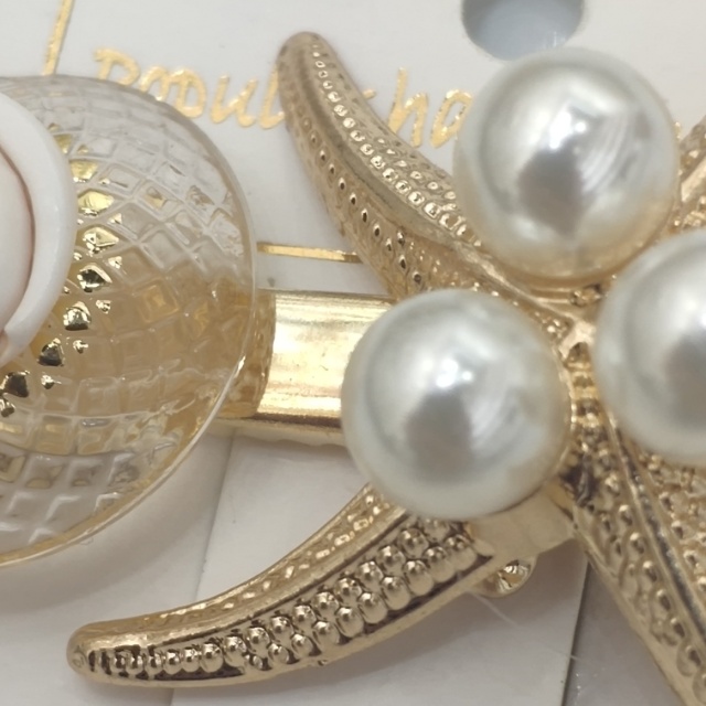 Dongdaemun, South Korea, a set of pearl and crushed stone hair clips, with a sweet and girlish side clip, is a hair accessory for girls Specification image
