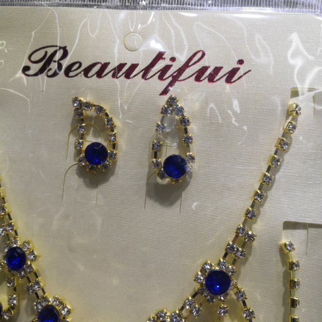 Oro clásico diamante azul collar pendientes set venta directa de fábrica temperamento estilo set caja Specification image