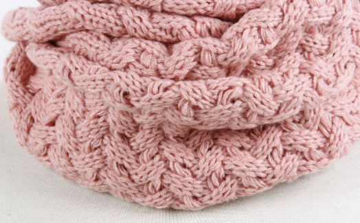 Women's Fashion Trend With Warm Cross-Knit Bib Specification drawing