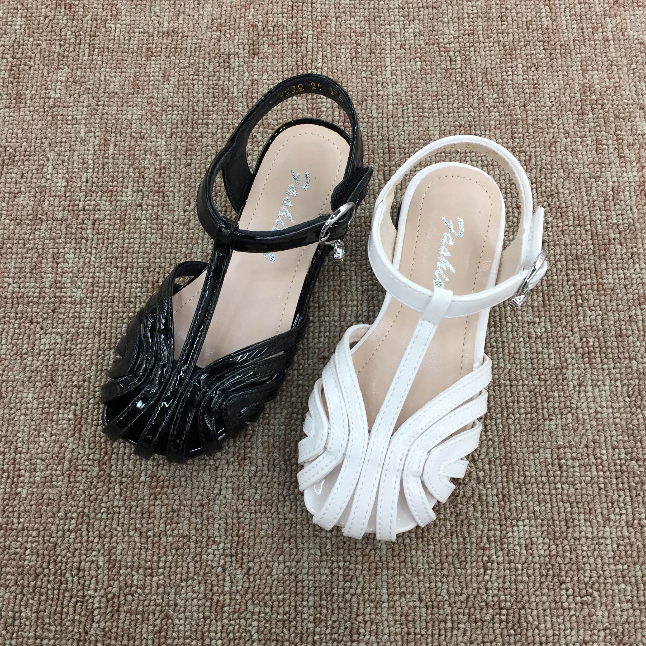 女童凉鞋2020夏季新款时尚儿童凉鞋女孩公主鞋学生软底防滑图