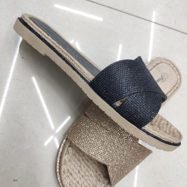 The cool slippers are fashionable, elegant and stylish for women's summer outerwear. They have a shiny surface and sparkling diamonds. They are perfect for vacation and travel. They are a one-word beach shoe fairy details Picture
