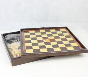 Adults and children play wooden chess log table small chess table cafe board game chess