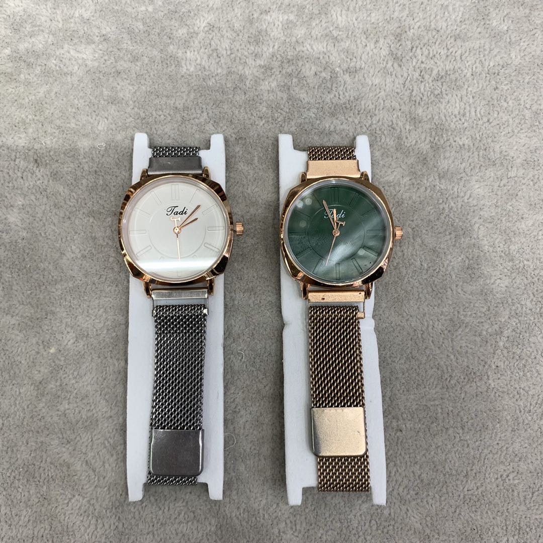 爆款潮流时尚男士手表磁铁网带简约条丁刻度石英表