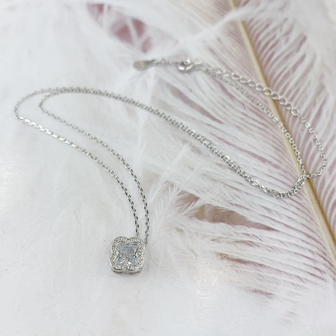 四叶草纯银项链简约百搭时尚清新畅销锁骨链产品图