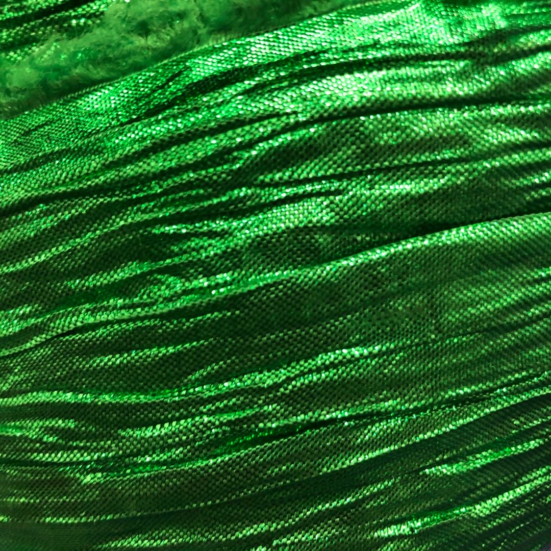 Gold and silver pleated fabric is available in multiple colors in stock. The fabric manufacturer sells directly. New products of the season are available for wholesale or retail Specification image