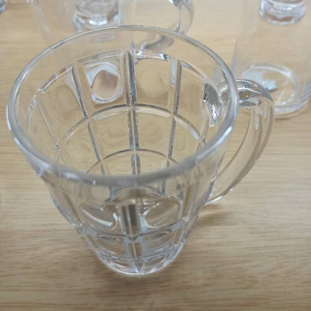 Thickened acrylic draft beer cups, ktv beer mugs, plastic handles, pineapple cups, water cups and tea cups details Picture
