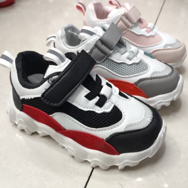 Soft Soled Breathable Mesh Fabric Non-Slip Sports Shoes For Boys And Girls details Picture