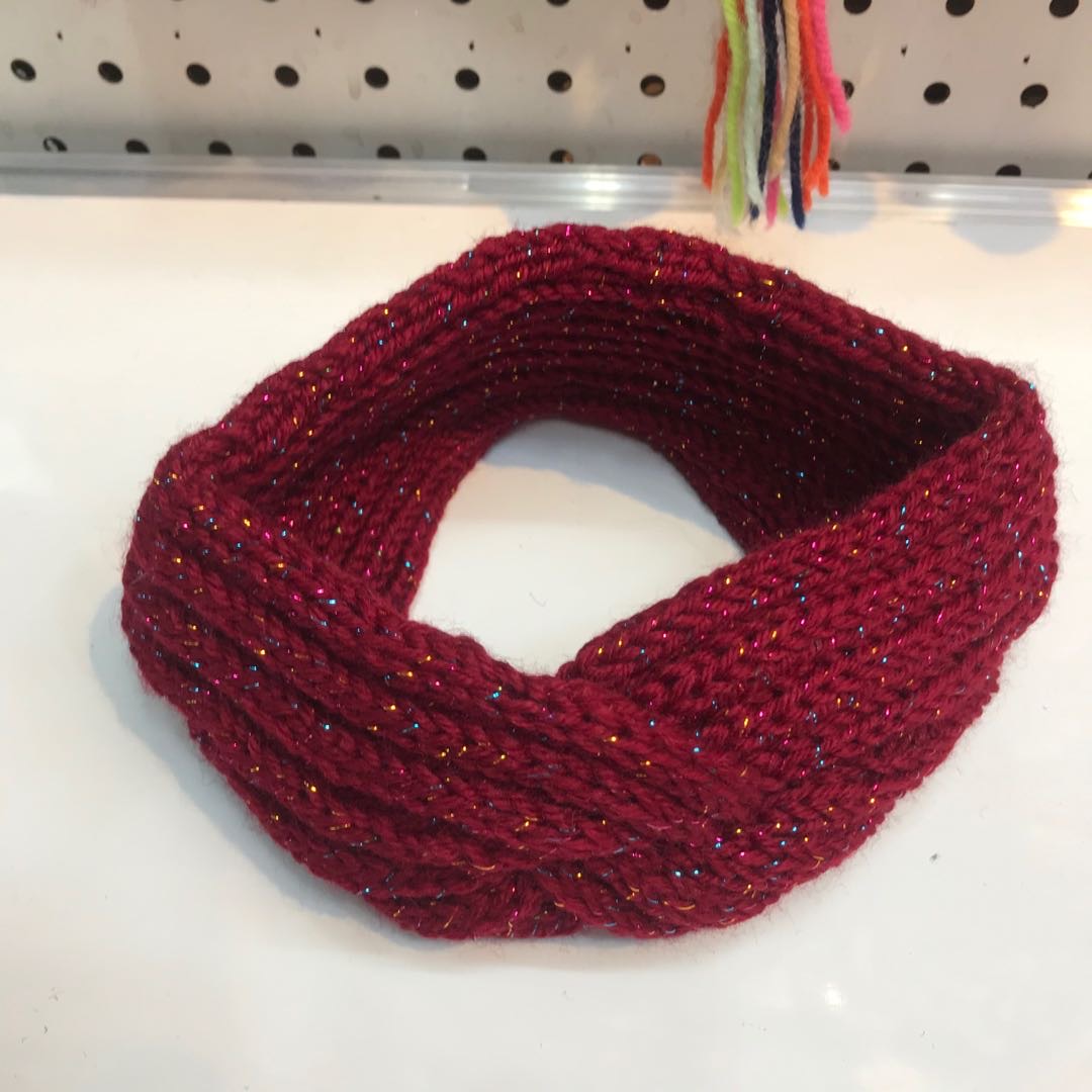 A facial cleansing and hairdressing band with a knitted edge, elegant and stylish headband, a solid color knotted all-inclusive headband that is popular among female Internet celebrities details Picture