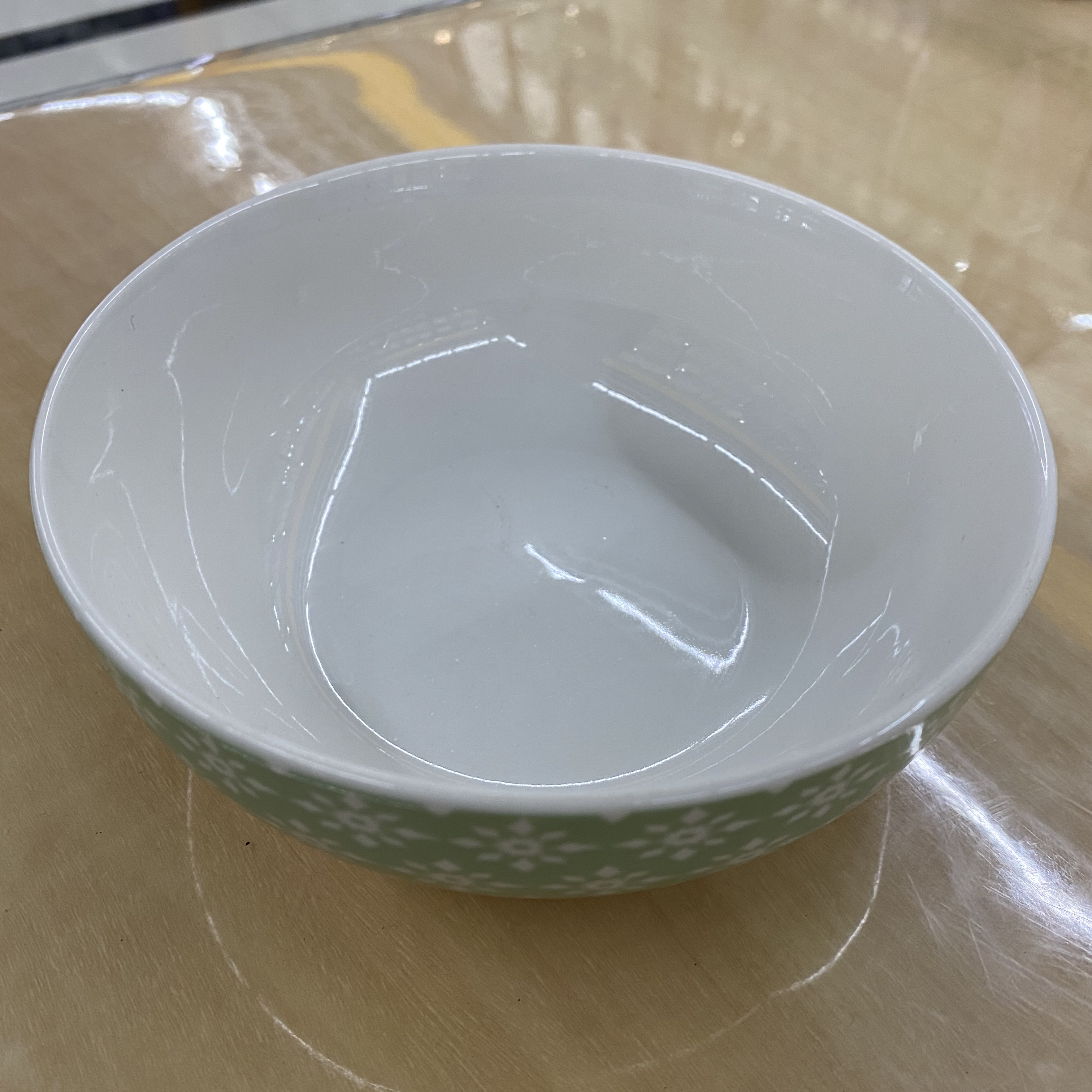 A 72-head practical combination of bowls and plates, equipped with ceramic tableware. It is a set of household rice bowls, noodle plates, and large soup bowls and chopsticks