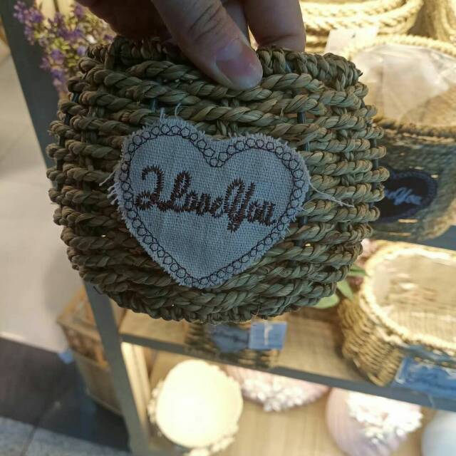 Qingling Craft Decorative round flowerpot hand-held straw basket handmade straw weaving