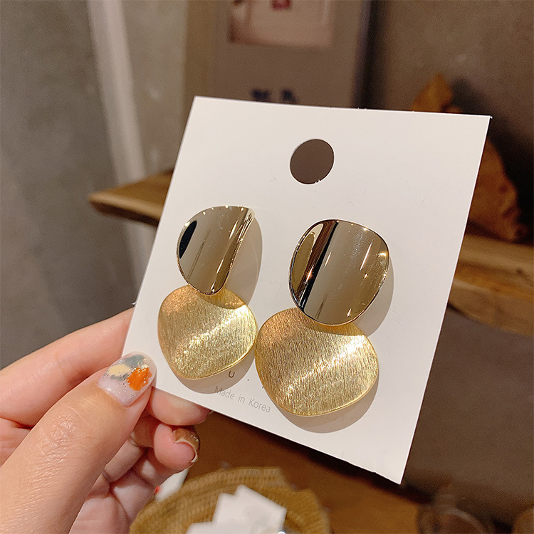 新款银针时尚耳圈网红同款金属圆片短款百搭个性耳环饰