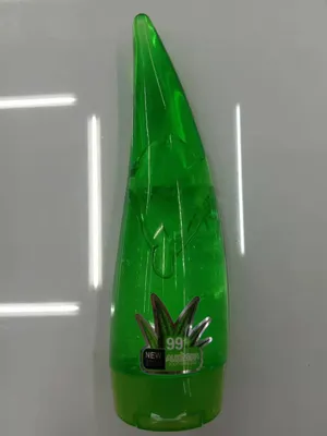 Aloe vera beauty gel is refreshing and non-greasy, replenishing moisture thumbnail