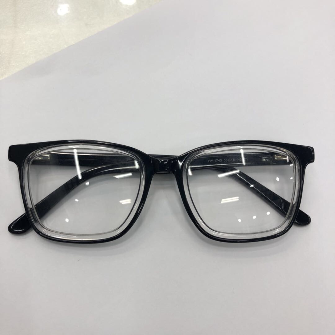 The new fashionable sheet metal myopia glasses and goggles are versatile and classic