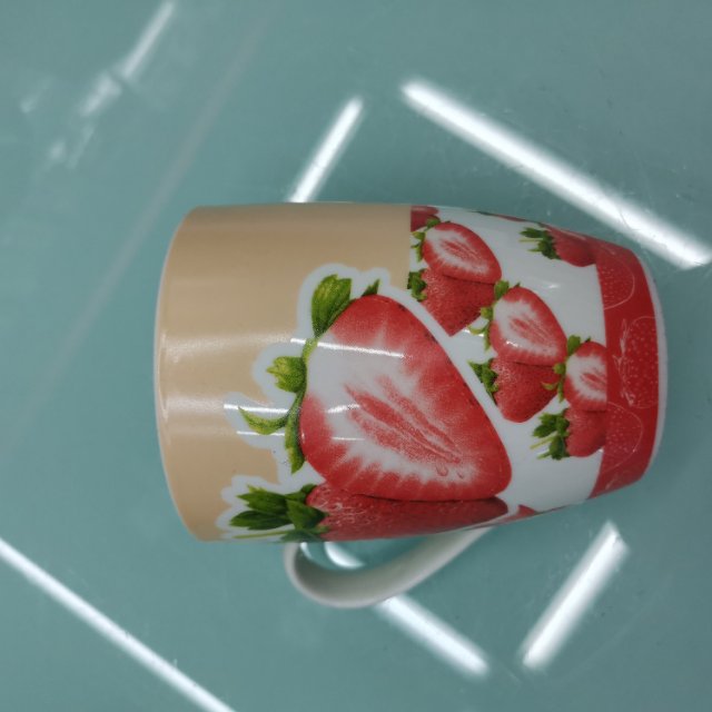 厂家直销时尚环保陶瓷杯子草莓图案杯子型号003陶瓷杯子
