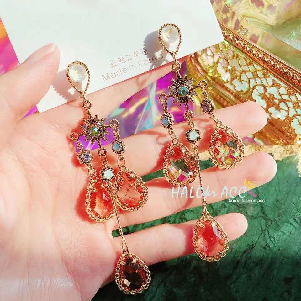 Fashionable and luxurious golden ring three-ruby pendant set with diamond-encrusted gemstones, fashionable and exquisite, goddess-like temperament earrings Specification image