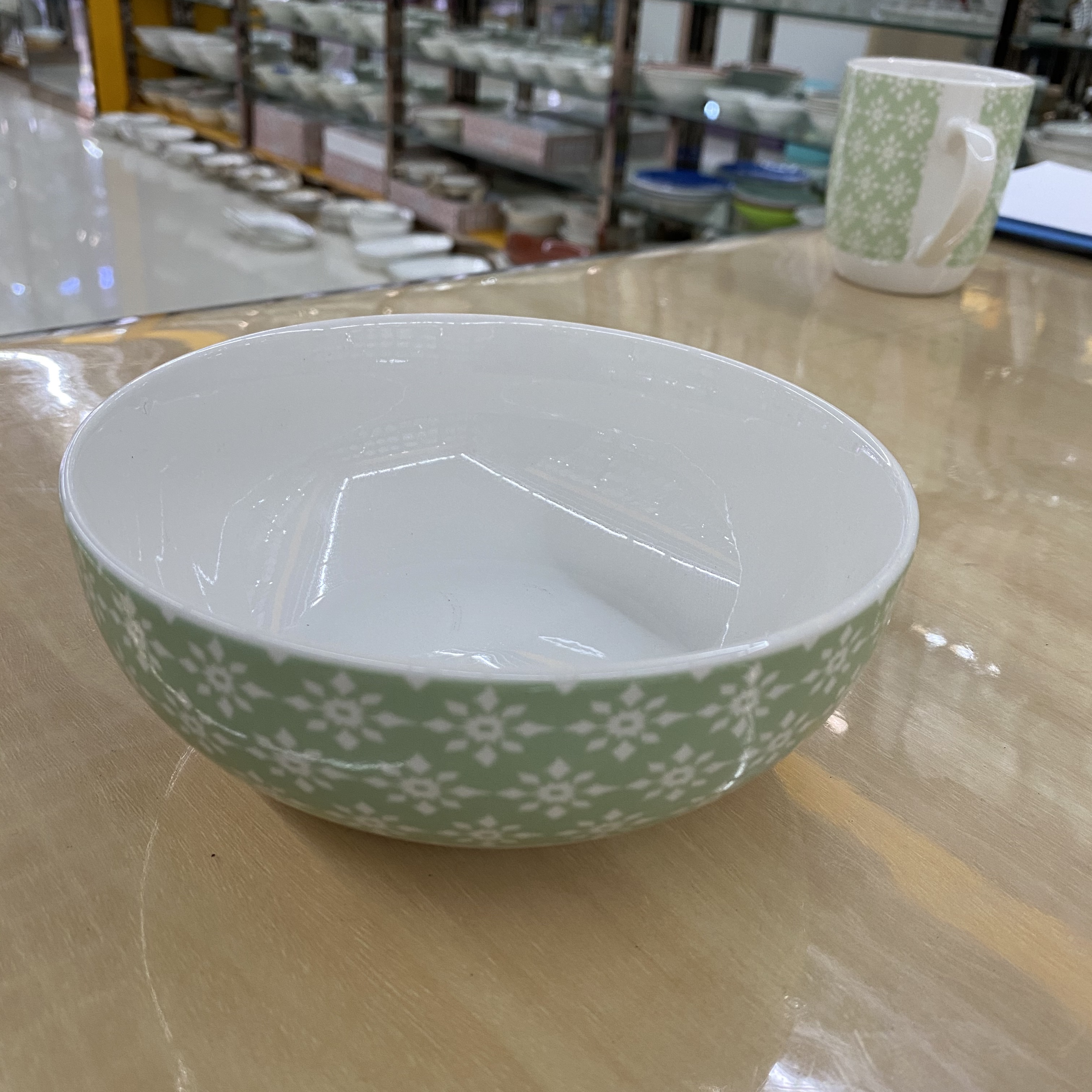 A 72-head practical combination of bowls and plates, equipped with ceramic tableware. It is a set of household rice bowls, noodle plates, and large soup bowls and chopsticks details Picture