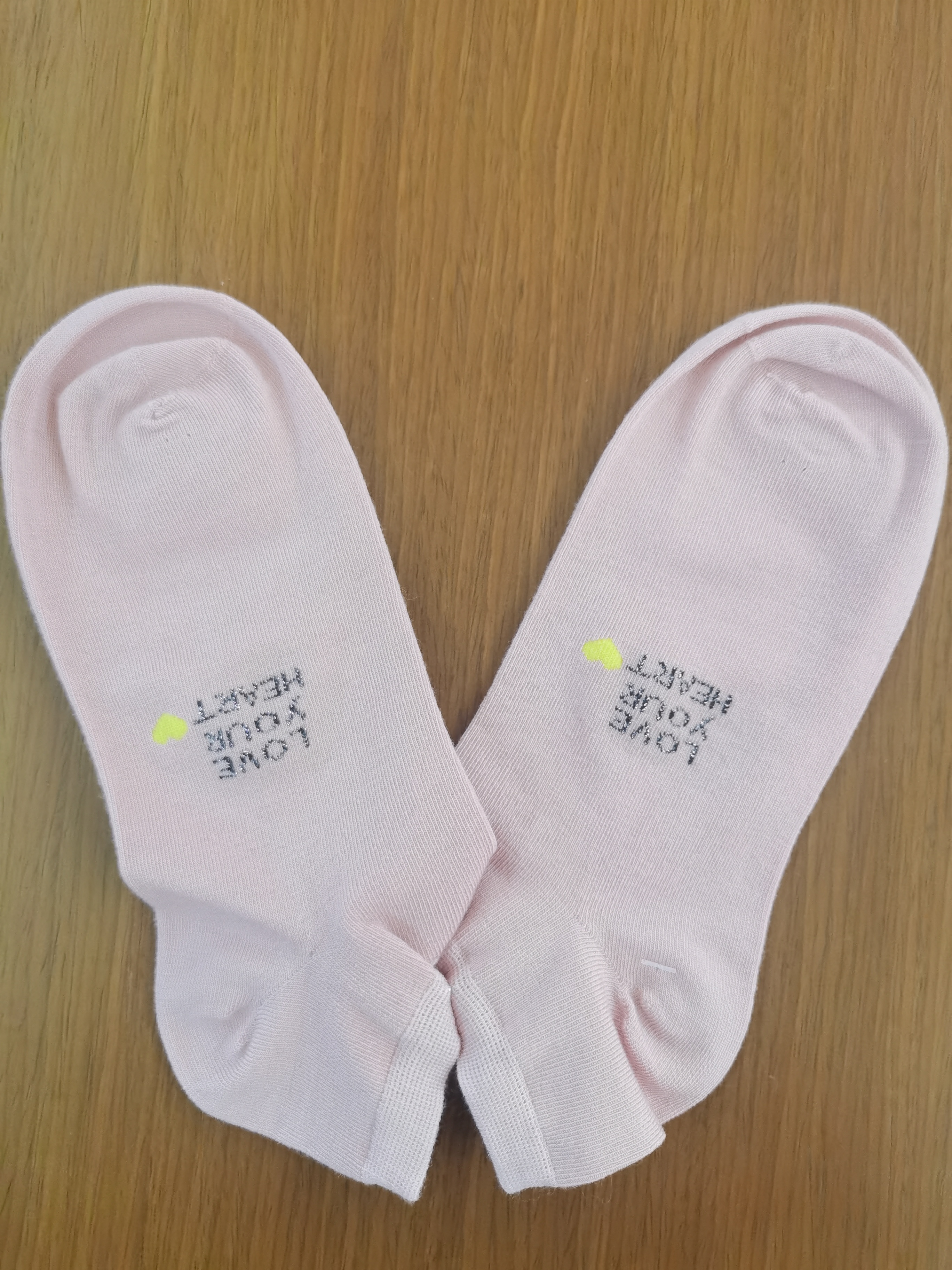 厂家直销粉色舒适时尚字母浅口女船袜隐形袜