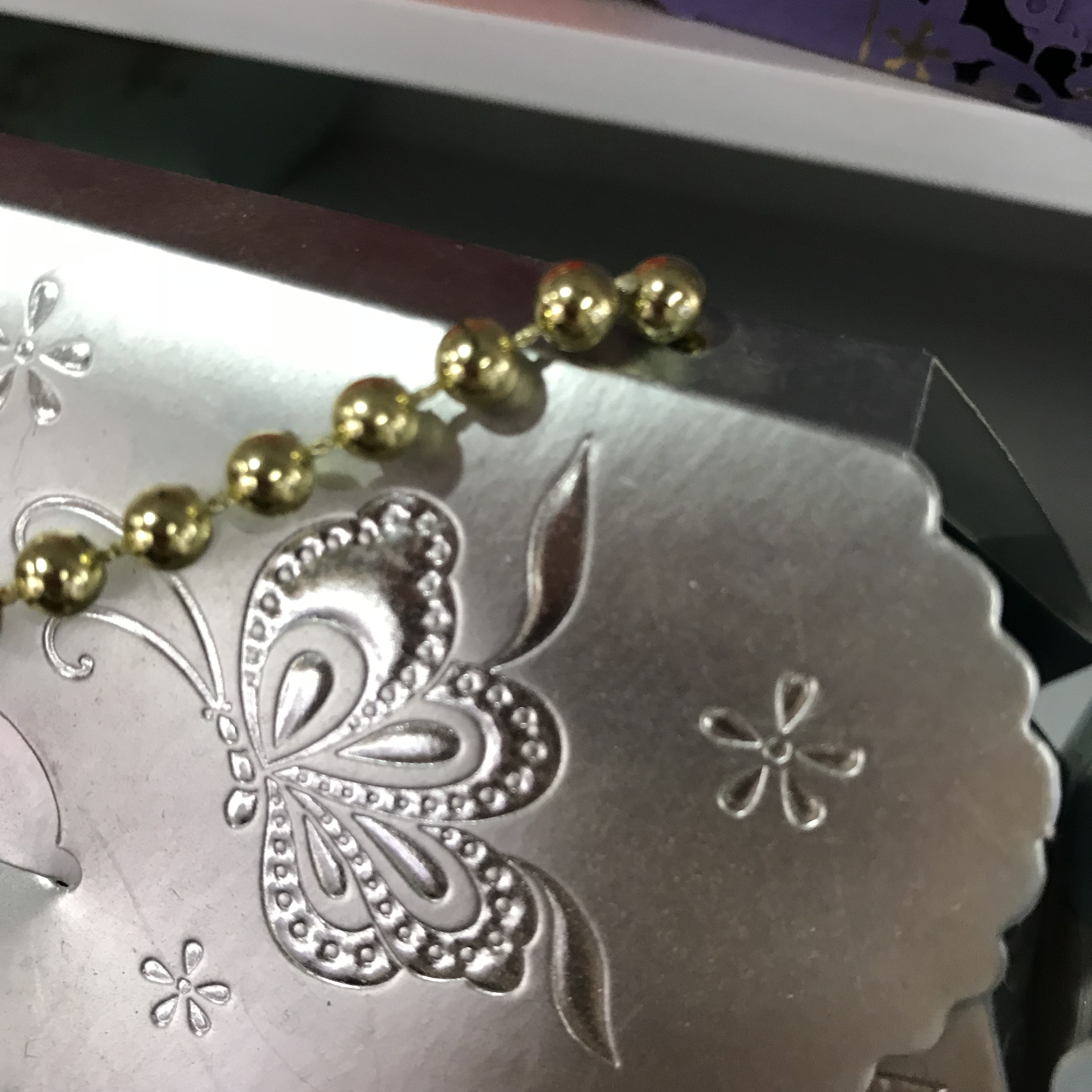 银色卡纸立体手提喜糖盒子产品图