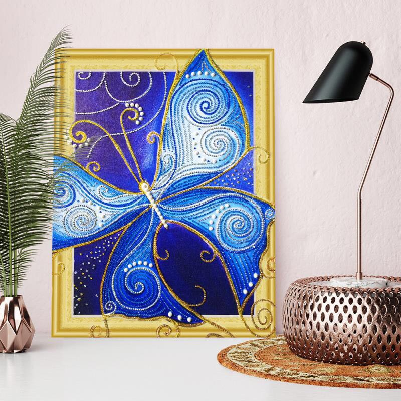 A new style of square diamond painting with a full diamond, featuring butterfly dance dot beading details Picture