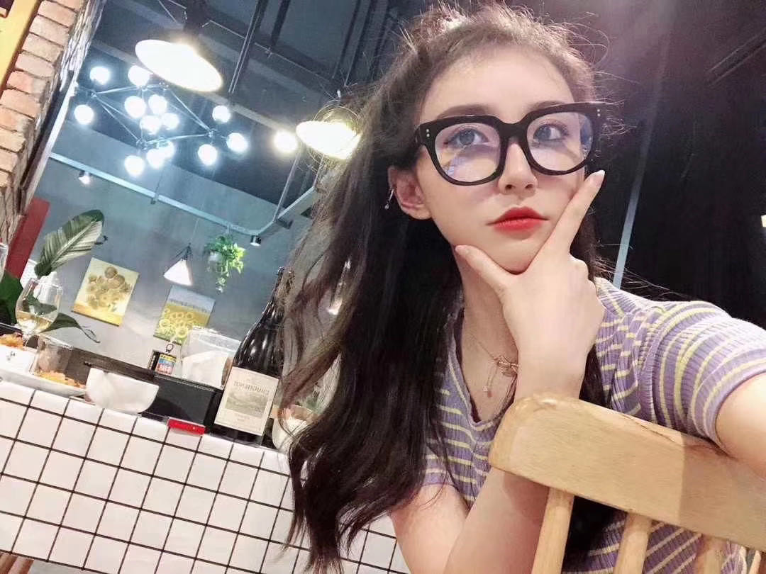 Korean-style square black-framed glasses frame for women with round faces without makeup, popular "Little Red Book" flat light glasses with large frames for myopia Specification image