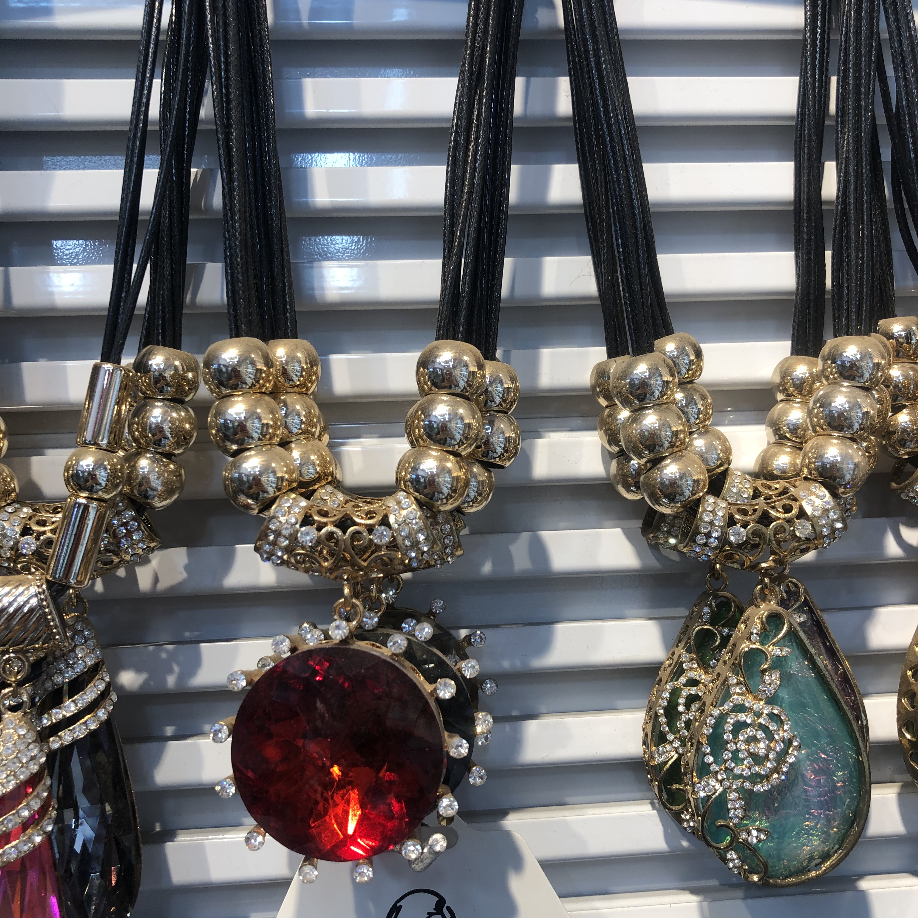 Water diamond necklace, women's autumn and winter retro sweater chain, long style, simple and elegant, high-end ethnic style, versatile