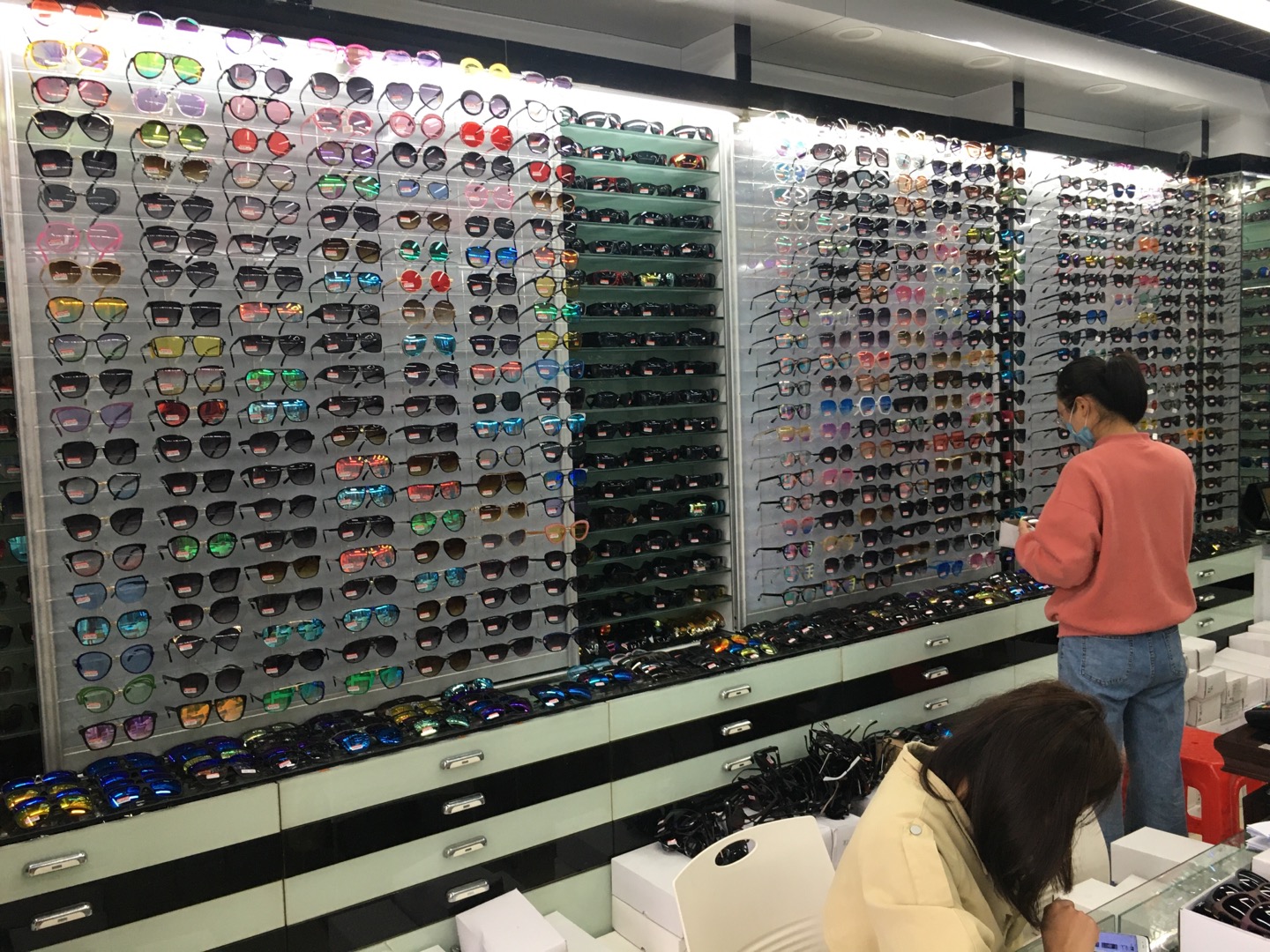 Yiwu Yongqingyuan Optical Glasses Store's sunglasses and optical lenses describe pic - 2