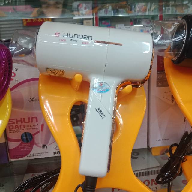 Hair dryer, plug-in household hair dryer