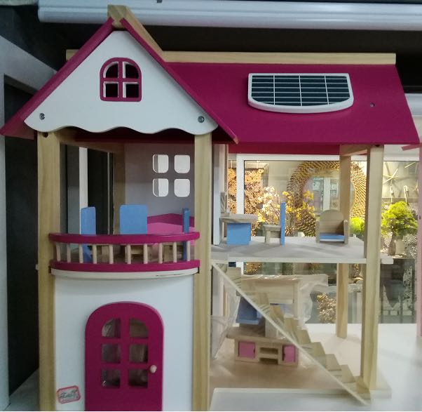 Pink Doll House Meet a child fun doll house
