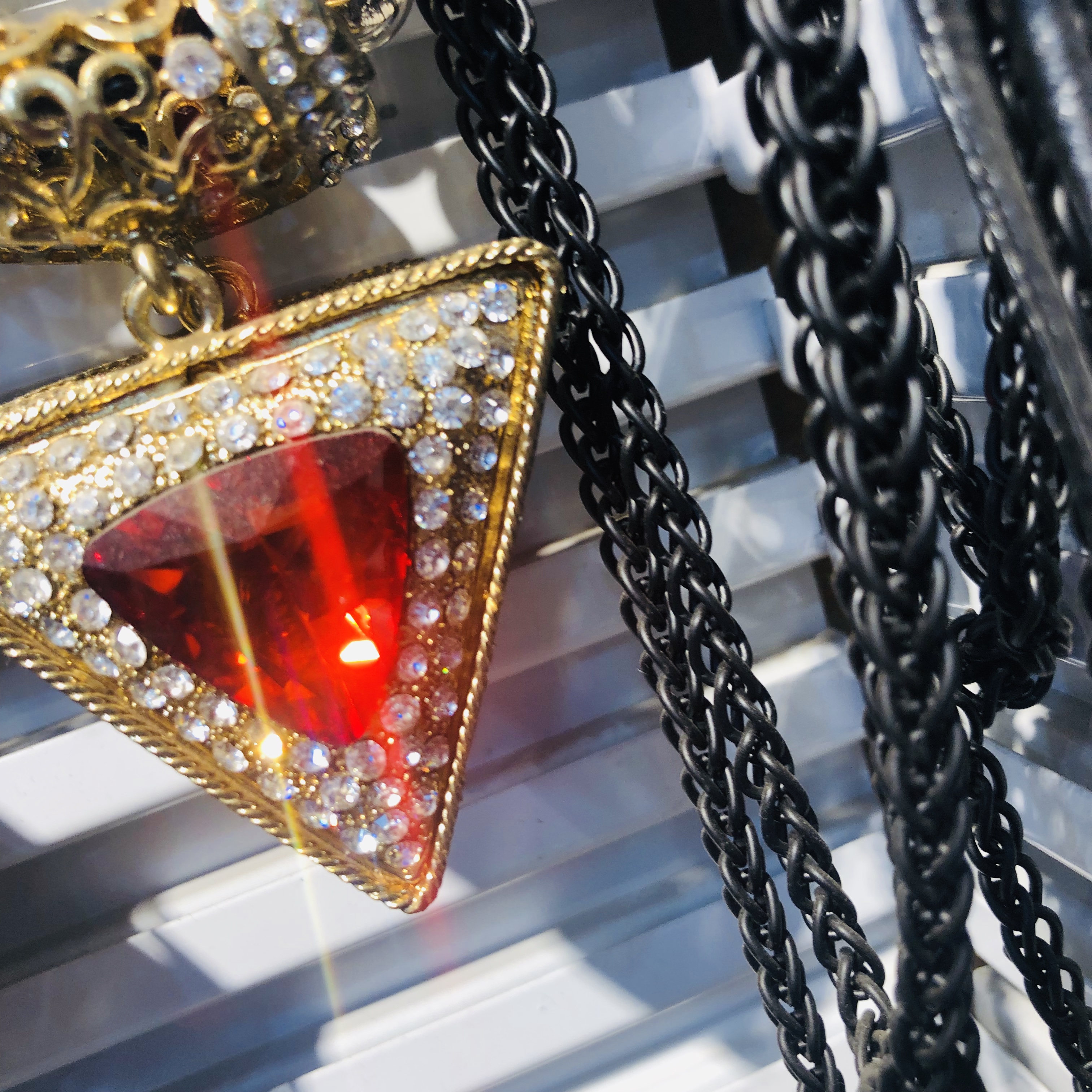 Water diamond necklace, women's retro sweater chain, long style, simple and elegant, high-end for autumn and winter Specification image