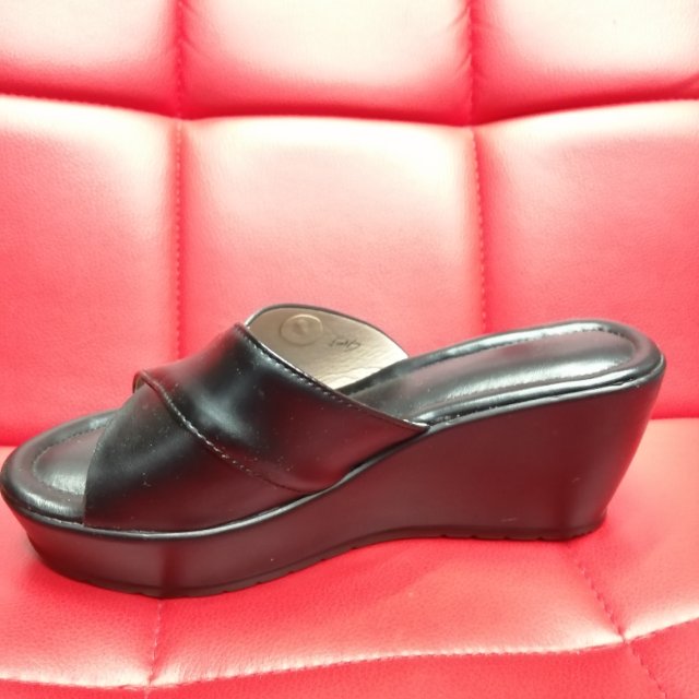 梅花扣女士户外时尚舒适高跟坡跟时装鞋细节图