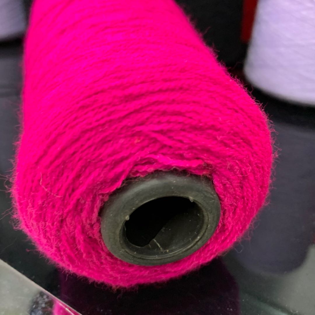 28 hand-woven and machine-made cashmere scarves Specification image