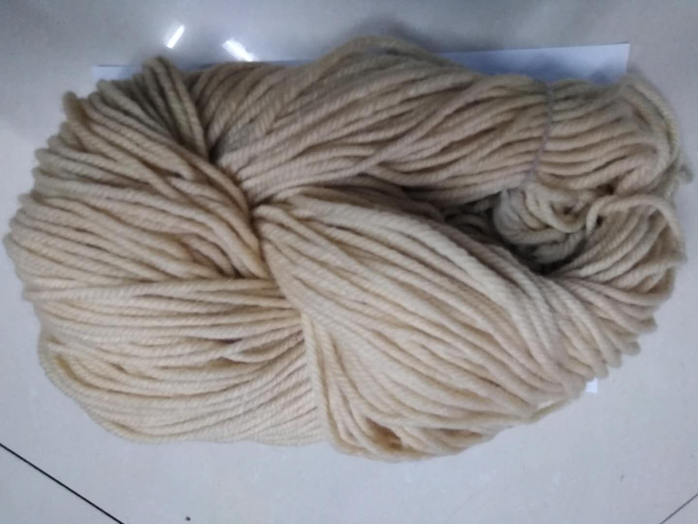 The color and style of the medium and thick acrylic wool for the single-color wool handicrafts are diverse