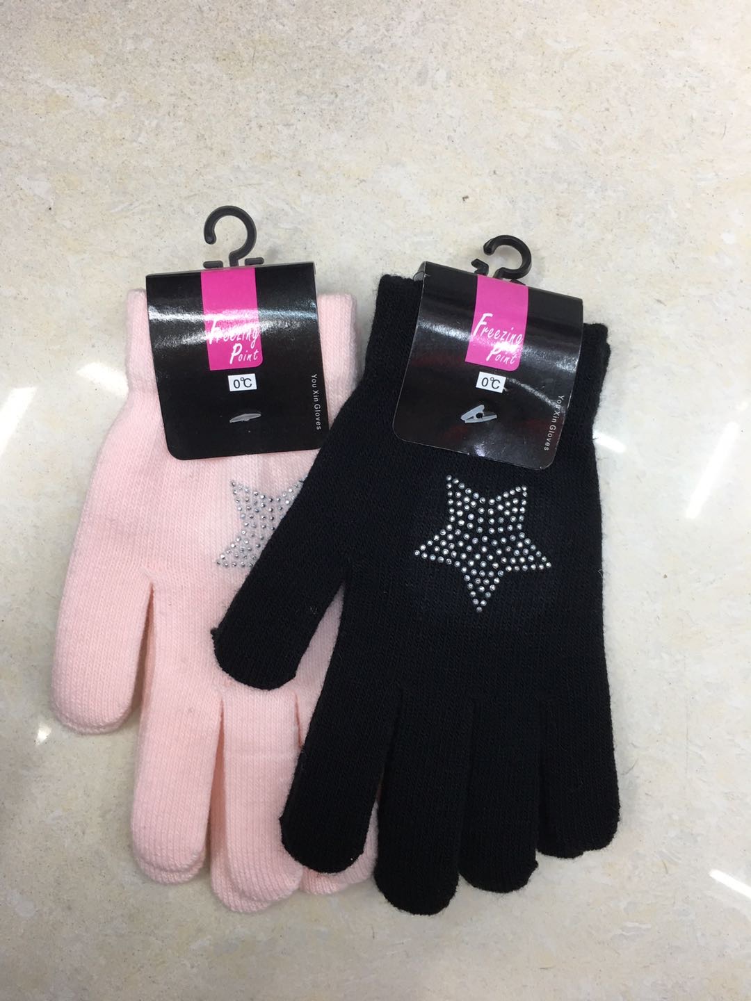 魔术点钻手套户外运动冬季保暖针织毛线手套