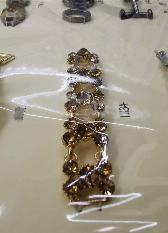 11134# Alloy Electroplated Buckle Rhinestone Buckle Shoe And Hat Decorative Buckle Hollow Square Buckle Clothing Accessories Specification drawing