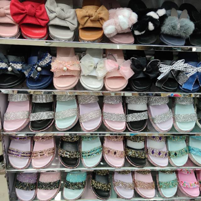 Longxiang Foreign Trade Footwear Industry describe pic - 3