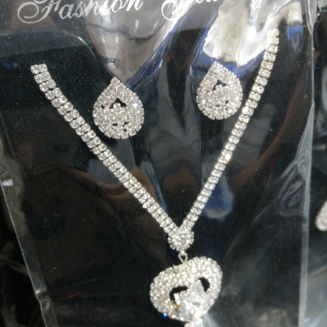 Two-piece set of Korean gold-plated jewelry factory direct sales, heart-shaped claw chain jewelry set Specification image