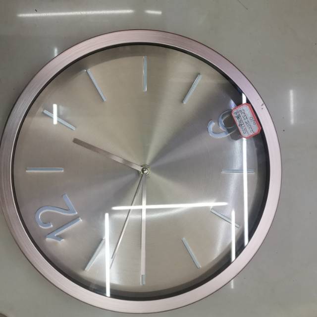 Modern and simple pink home clock, living room wall clock, creative bedroom, Nordic and American style clock, wall watch, silent and personalized decoration, Internet celebrity bestseller