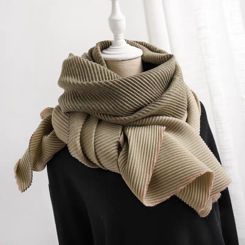 This classic and high-end British style scarf is a versatile and fashionable long shawl for women in autumn and winter details Picture