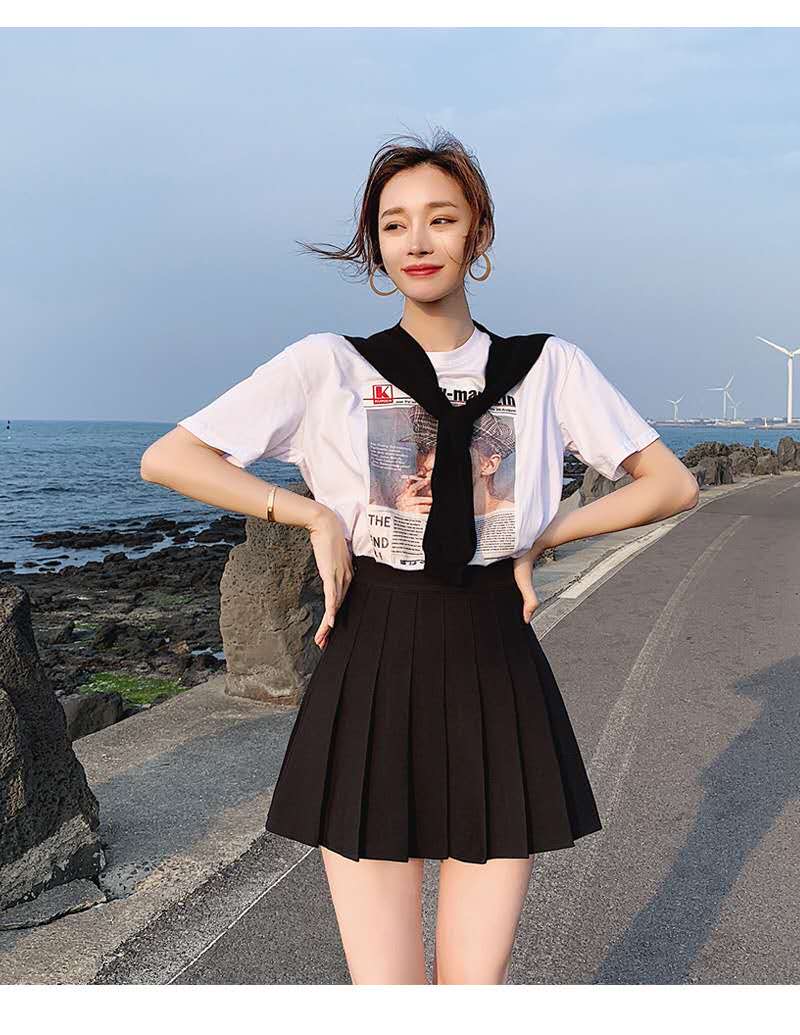The new summer black pleated skirt, short skirt, high-waisted A-line skirt for women, and the super popular half-length skirt on Instagram for students in the school style
