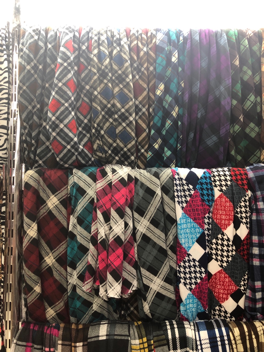 Colorful And Varied Patterns Feel Comfortable Flannel Fabric