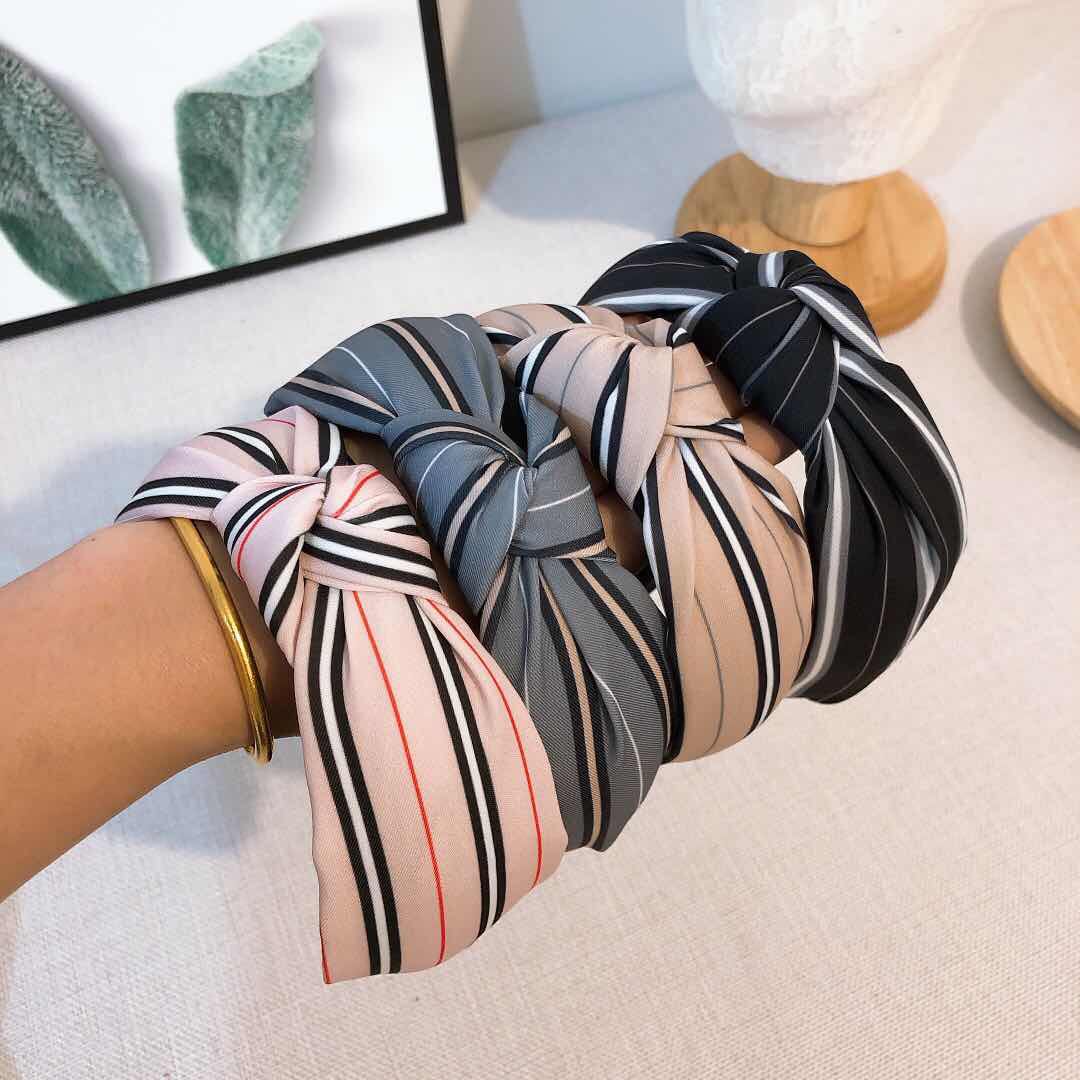 The original handcrafted striped middle knot simple and versatile series hair band is a must-have and versatile accessory for piggy girls