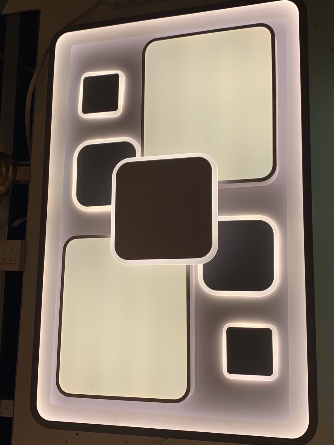 Factory direct sales of household ceiling lamps and living room lamps, three-color variable light best-selling new style, simple, modern and elegant