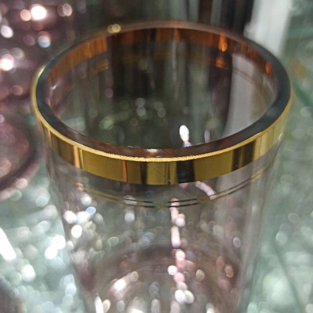 European-style transparent glass vase, home decoration, desktop display item, striped vase details Picture