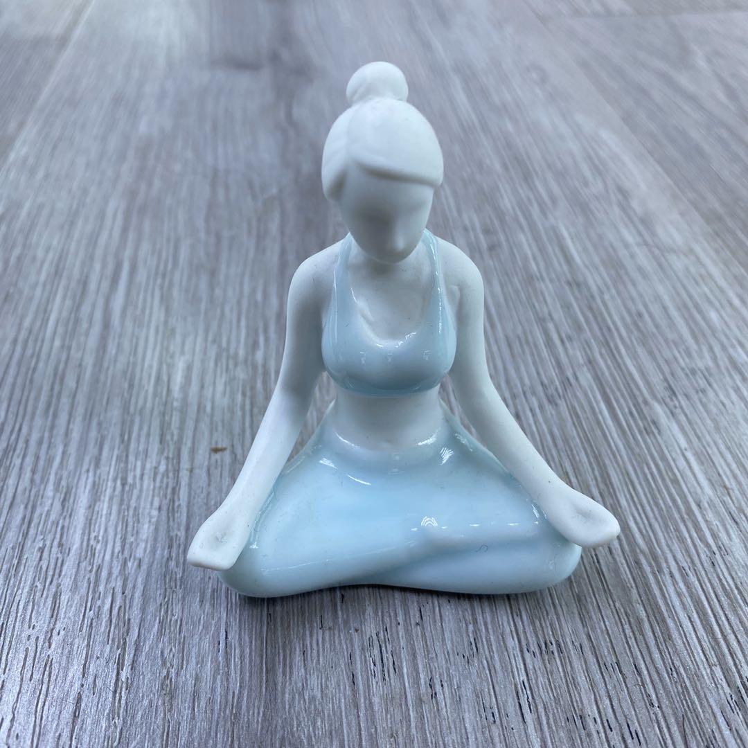 厂家直销打坐瑜伽女孩陶瓷工艺品