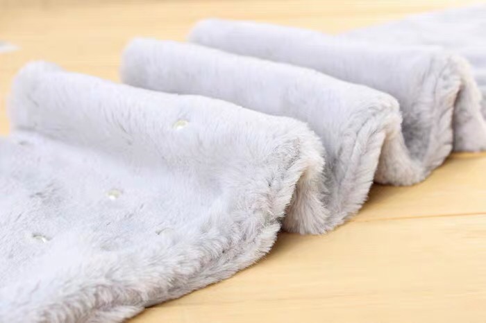Women's Fashion Trend Casual With Faux Fur And Pearl Necklaces details Picture