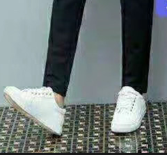 Wearing leggings over high-waisted stretch mom pants and skinny pants can make you look slimmer Specification image