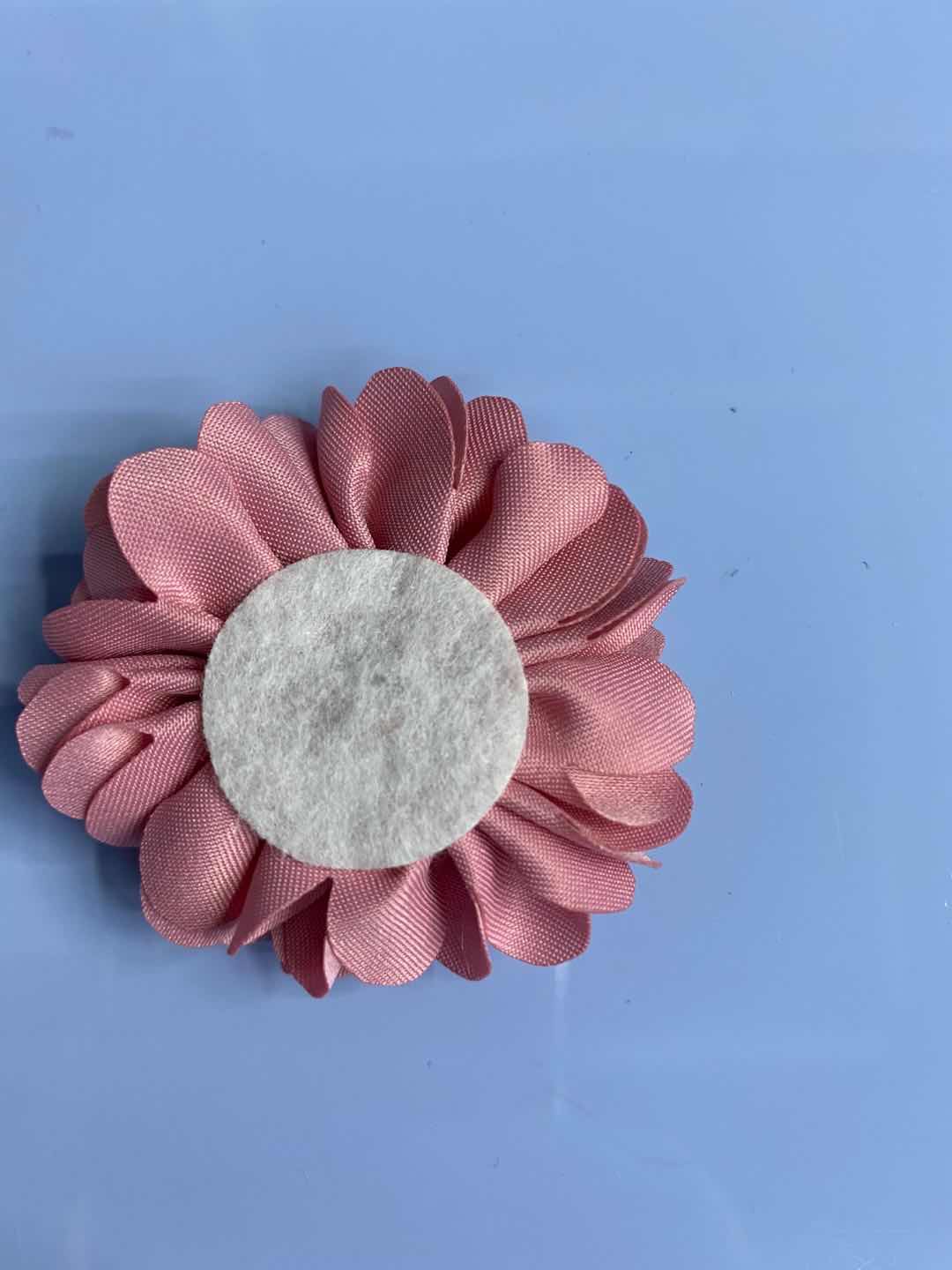 手工缝制面珠菊花发饰服饰帽等工艺装饰配件细节图