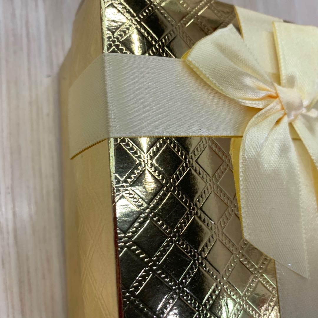 Gold And Silver Two-Color Bow Box Gift Box Wedding Candy Box Specification drawing